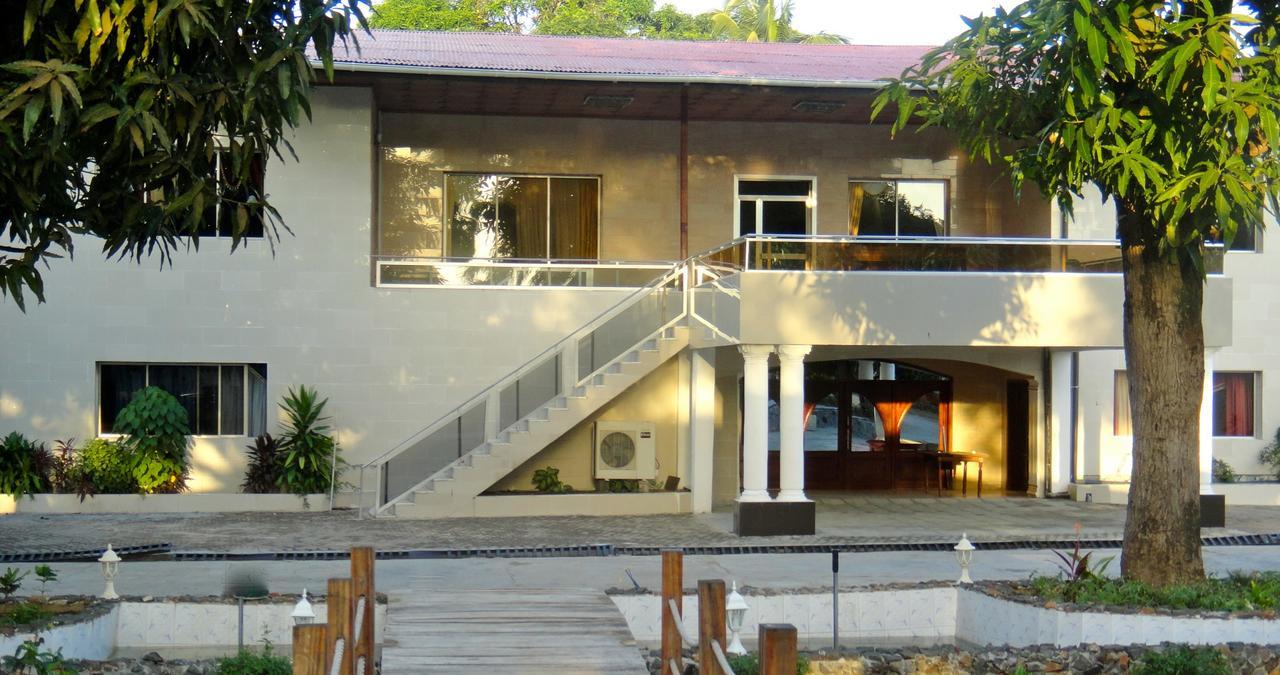 Embassy Suites Hotel Monrovia Esterno foto