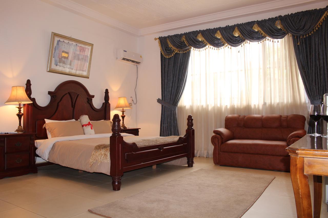 Embassy Suites Hotel Monrovia Esterno foto