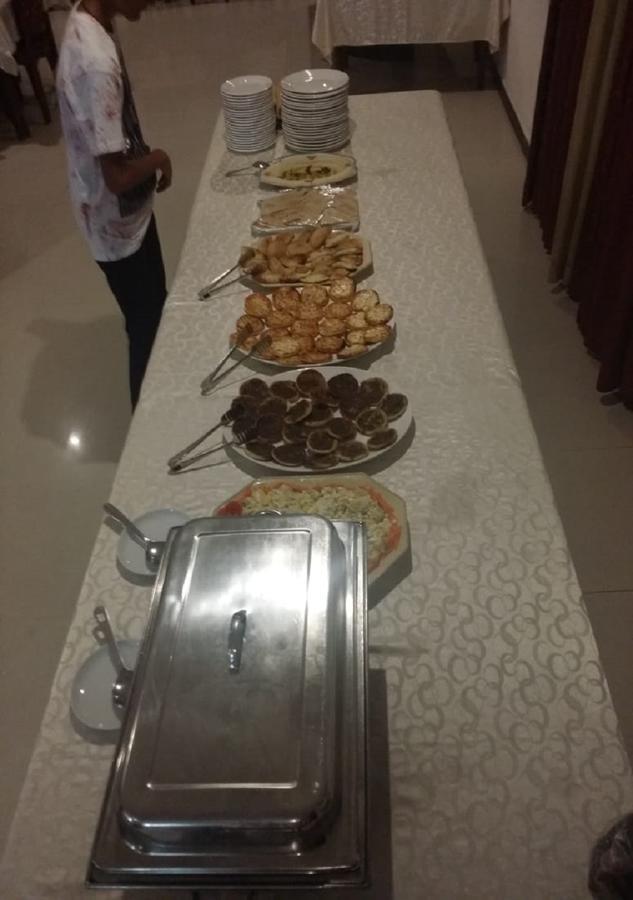 Embassy Suites Hotel Monrovia Esterno foto