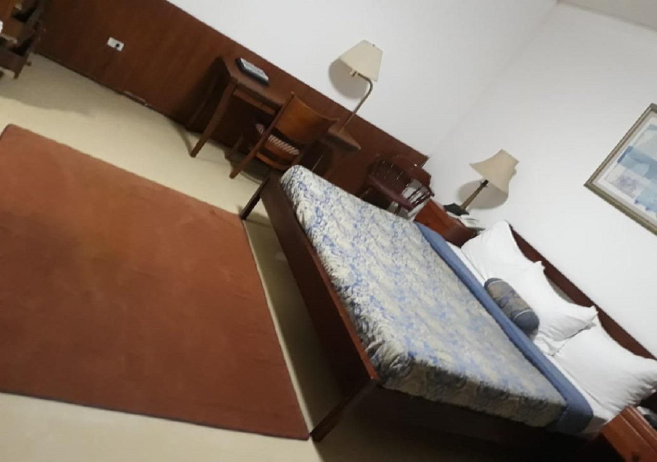 Embassy Suites Hotel Monrovia Esterno foto