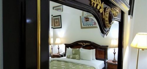 Embassy Suites Hotel Monrovia Esterno foto
