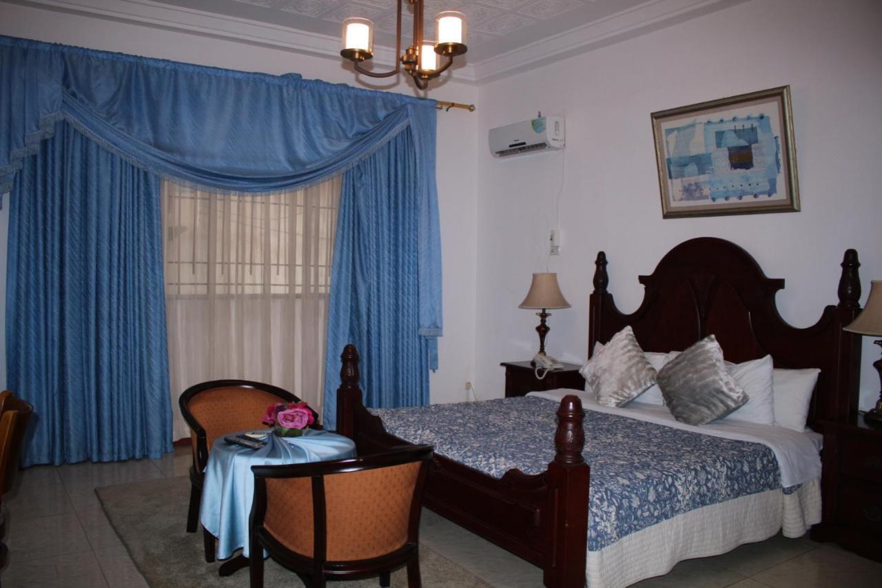 Embassy Suites Hotel Monrovia Esterno foto